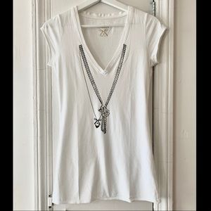 Aritzia Talula v neck tee with necklace print, size S